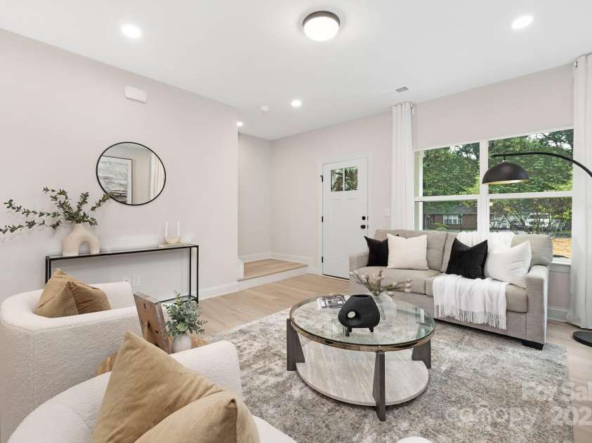 6121 Grove Park Boulevard, Charlotte, NC 28215.  MLS# CAR4283221, YatesRealty ID 34011. 