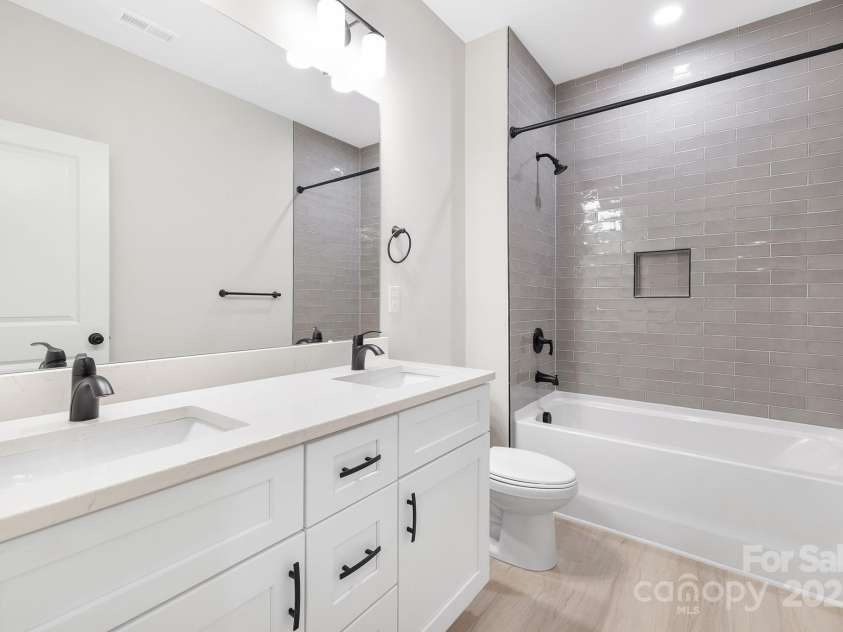 6121 Grove Park Boulevard, Charlotte, NC 28215.  MLS# CAR4283221, YatesRealty ID 34011. 