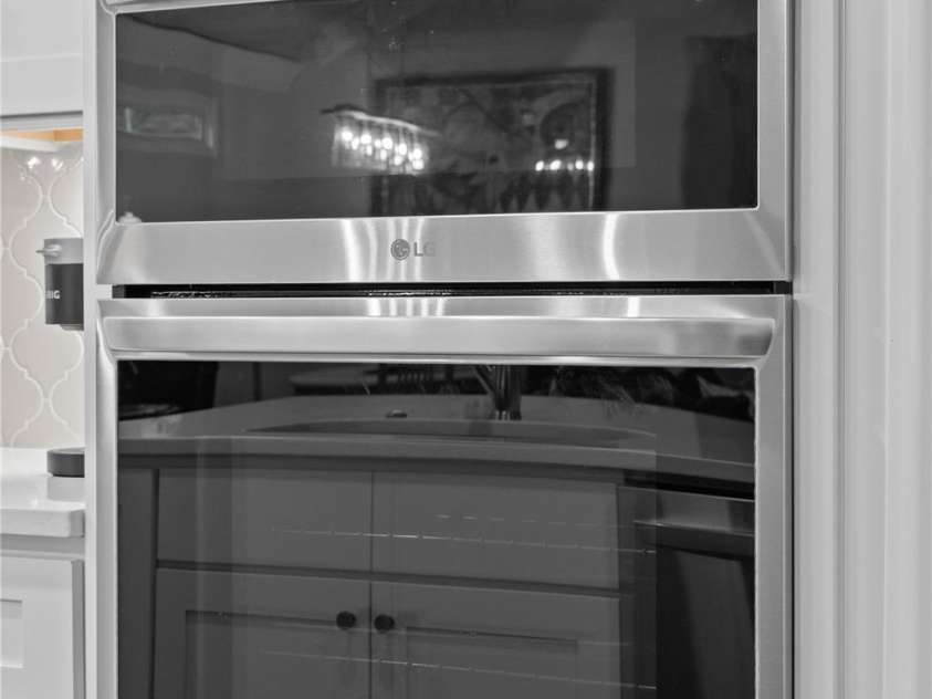 5106 Silver Trace Lane, Denver, NC 28037.  MLS# CAR4393759, YatesRealty ID 34012. Built in wall oven.