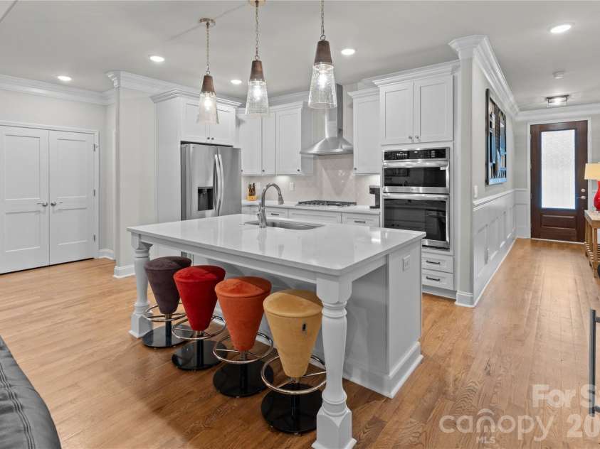 5106 Silver Trace Lane, Denver, NC 28037.  MLS# CAR4393759, YatesRealty ID 34012. Large island with ample seating.