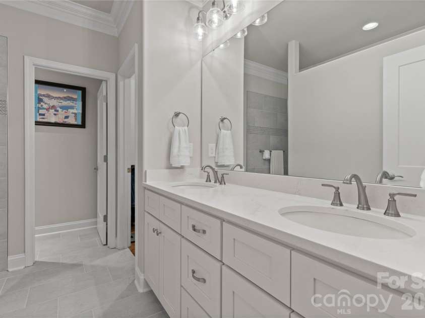 5106 Silver Trace Lane, Denver, NC 28037.  MLS# CAR4393759, YatesRealty ID 34012. Spa-like primary bath.