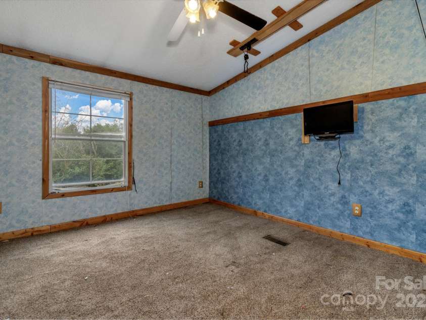 79 Gloria Orchard Lane, Hendersonville, NC 28792.  MLS# CAR4285410, YatesRealty ID 34014. 2nd bedroom