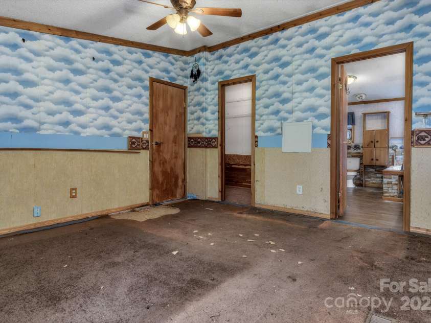 79 Gloria Orchard Lane, Hendersonville, NC 28792.  MLS# CAR4285410, YatesRealty ID 34014. 