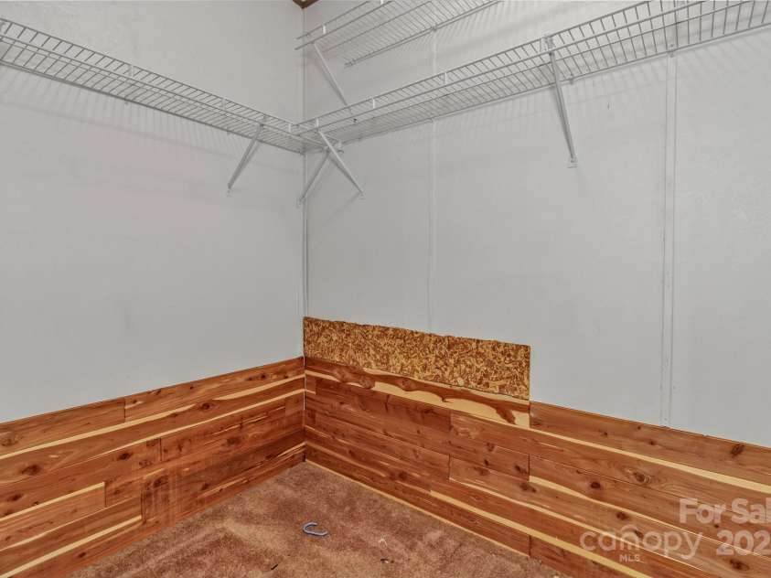 79 Gloria Orchard Lane, Hendersonville, NC 28792.  MLS# CAR4285410, YatesRealty ID 34014. 