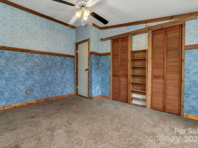 79 Gloria Orchard Lane, Hendersonville, NC 28792.  MLS# CAR4285410, YatesRealty ID 34014. 