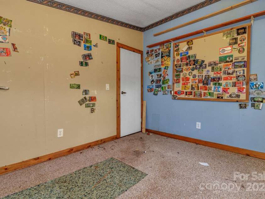 79 Gloria Orchard Lane, Hendersonville, NC 28792.  MLS# CAR4285410, YatesRealty ID 34014. 