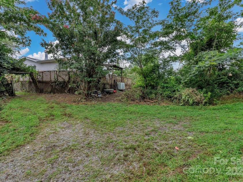 79 Gloria Orchard Lane, Hendersonville, NC 28792.  MLS# CAR4285410, YatesRealty ID 34014. 