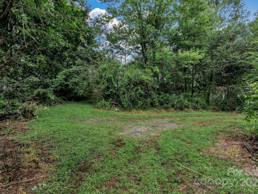 79 Gloria Orchard Lane, Hendersonville, NC 28792.  MLS# CAR4285410, YatesRealty ID 34014. 