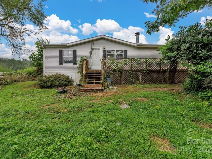 79 Gloria Orchard Lane, Hendersonville, NC 28792.  MLS# CAR4285410, YatesRealty ID 34014. 