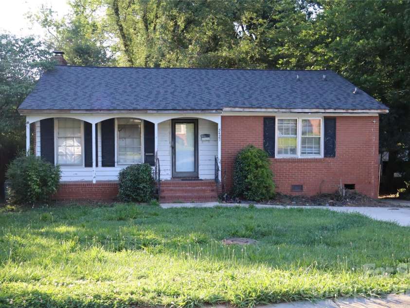 5427 Kildare Drive, Charlotte, NC 28215.  MLS# CAR4390669, YatesRealty ID 34015. 