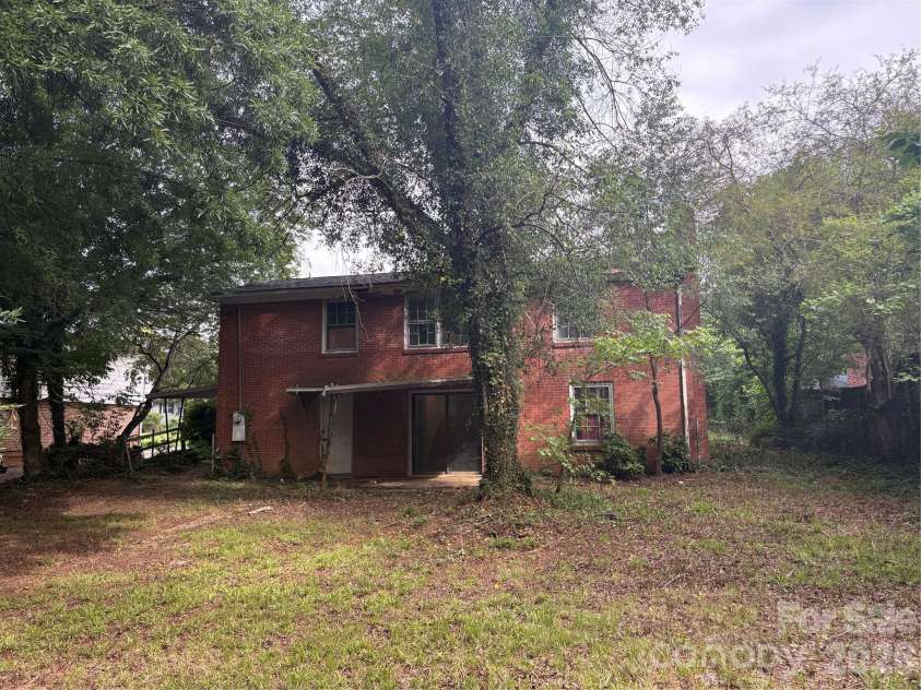 5427 Kildare Drive, Charlotte, NC 28215.  MLS# CAR4390669, YatesRealty ID 34015. 