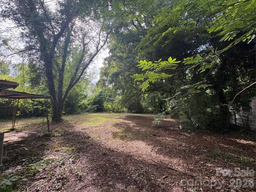 5427 Kildare Drive, Charlotte, NC 28215.  MLS# CAR4390669, YatesRealty ID 34015. 