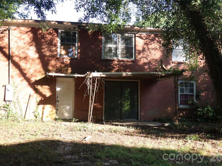 5427 Kildare Drive, Charlotte, NC 28215.  MLS# CAR4390669, YatesRealty ID 34015. 