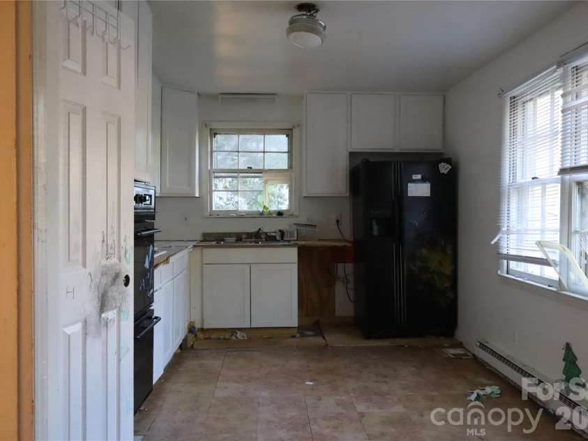 5427 Kildare Drive, Charlotte, NC 28215.  MLS# CAR4390669, YatesRealty ID 34015. 