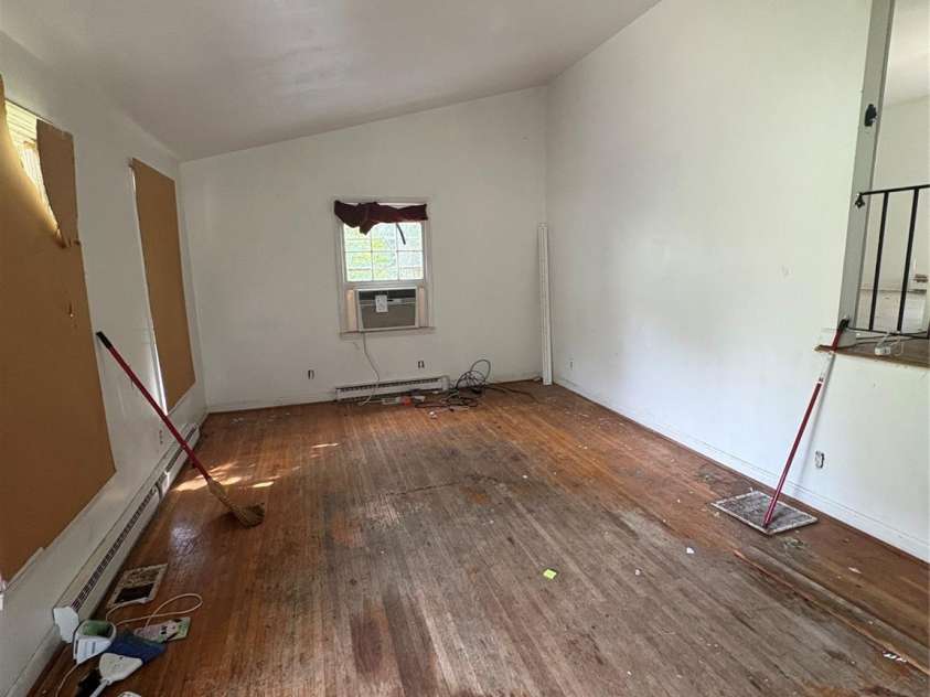 5427 Kildare Drive, Charlotte, NC 28215.  MLS# CAR4390669, YatesRealty ID 34015. 