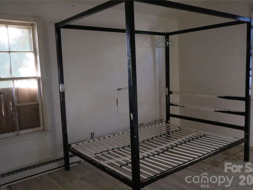 5427 Kildare Drive, Charlotte, NC 28215.  MLS# CAR4390669, YatesRealty ID 34015. 