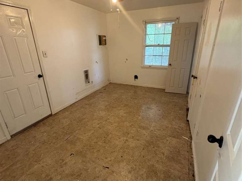 5427 Kildare Drive, Charlotte, NC 28215.  MLS# CAR4390669, YatesRealty ID 34015. 