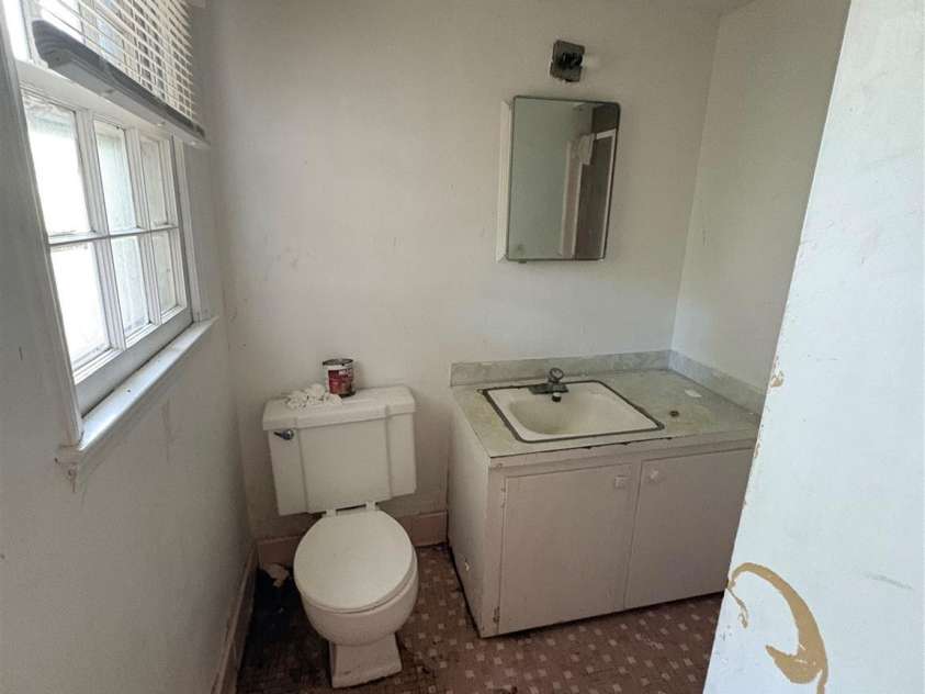 5427 Kildare Drive, Charlotte, NC 28215.  MLS# CAR4390669, YatesRealty ID 34015. 