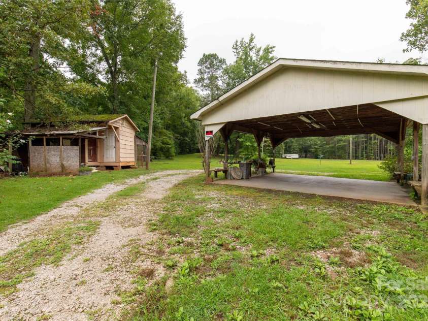 2163 Golf Course Road, Lancaster, SC 29720.  MLS# CAR4290177, YatesRealty ID 34016. 