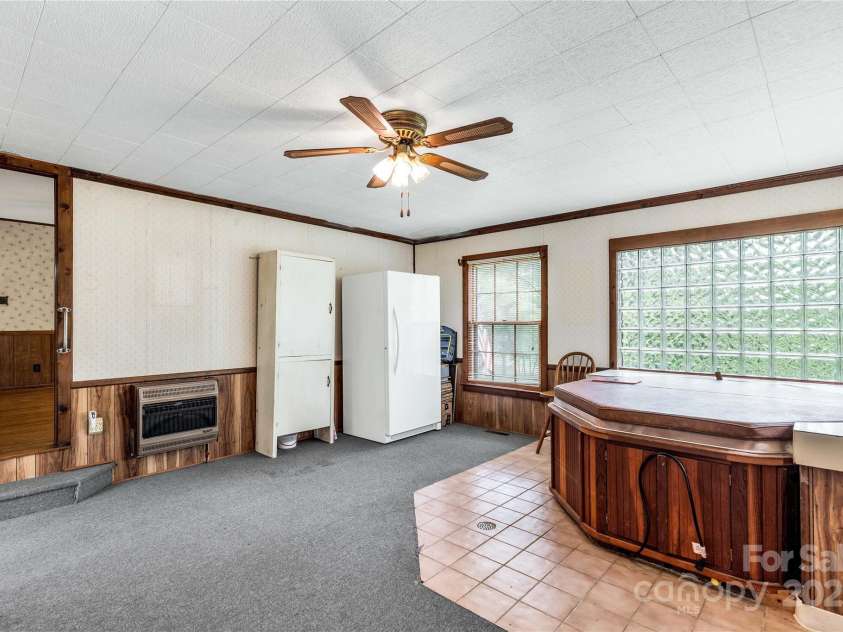 2163 Golf Course Road, Lancaster, SC 29720.  MLS# CAR4290177, YatesRealty ID 34016. Spa room off primary bedroom