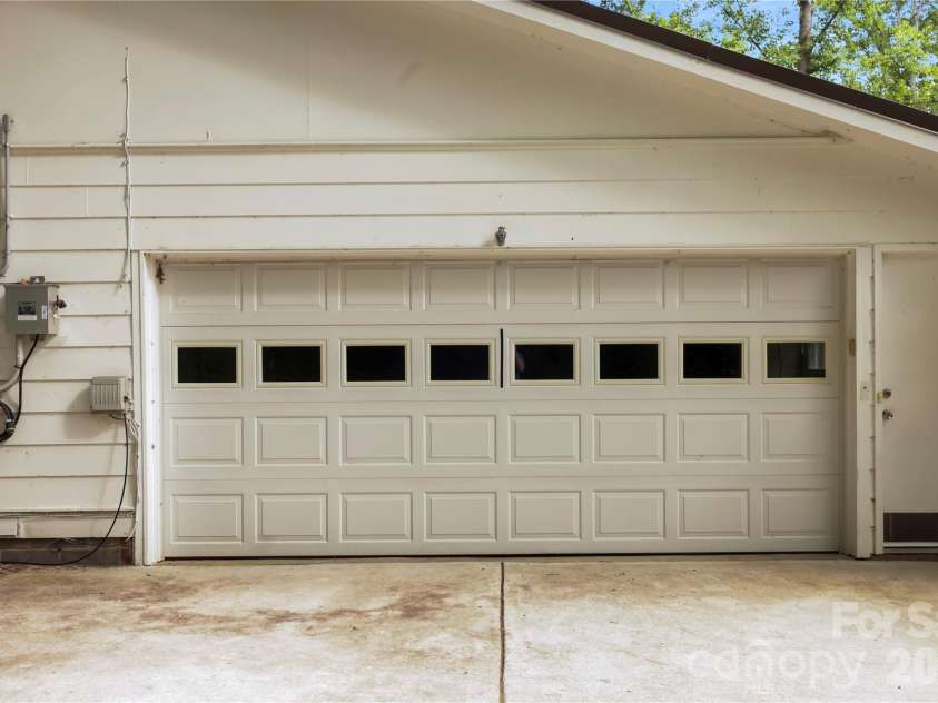 421 Comet Drive, Hendersonville, NC 28791.  MLS# CAR4390934, YatesRealty ID 34016. 