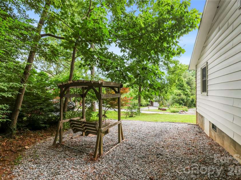 421 Comet Drive, Hendersonville, NC 28791.  MLS# CAR4390934, YatesRealty ID 34016. 