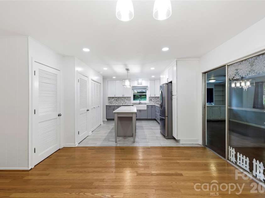 421 Comet Drive, Hendersonville, NC 28791.  MLS# CAR4390934, YatesRealty ID 34016. 