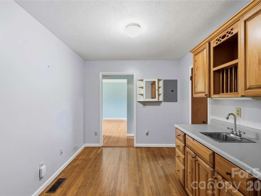 421 Comet Drive, Hendersonville, NC 28791.  MLS# CAR4390934, YatesRealty ID 34016. 