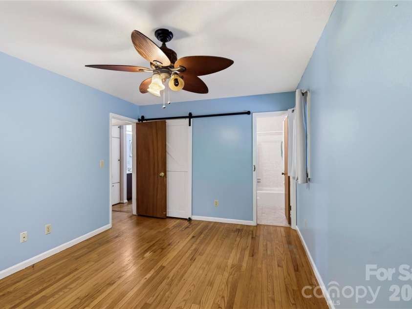 421 Comet Drive, Hendersonville, NC 28791.  MLS# CAR4390934, YatesRealty ID 34016. 