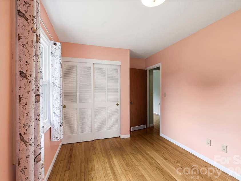 421 Comet Drive, Hendersonville, NC 28791.  MLS# CAR4390934, YatesRealty ID 34016. 