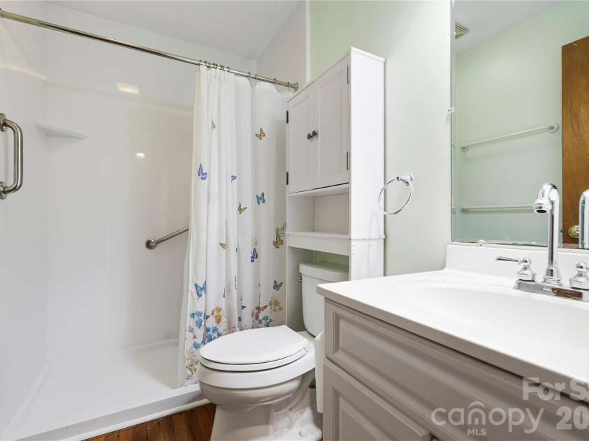 421 Comet Drive, Hendersonville, NC 28791.  MLS# CAR4390934, YatesRealty ID 34016. Bathroom 2