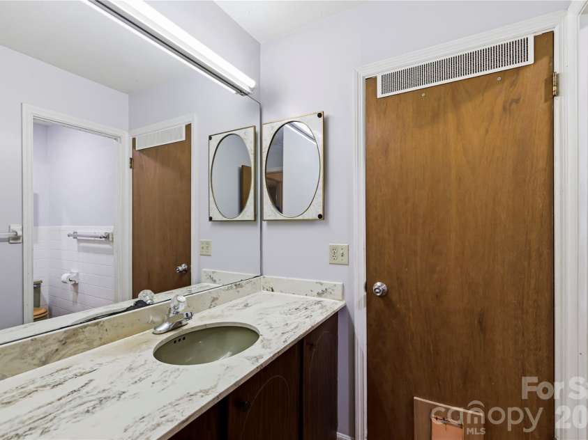 421 Comet Drive, Hendersonville, NC 28791.  MLS# CAR4390934, YatesRealty ID 34016. Bathroom 3