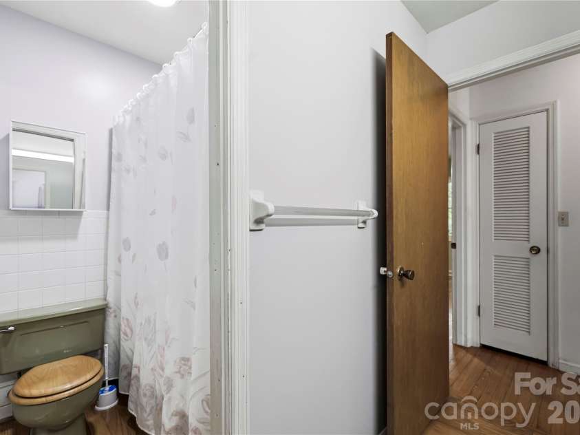 421 Comet Drive, Hendersonville, NC 28791.  MLS# CAR4390934, YatesRealty ID 34016. Bathroom 3