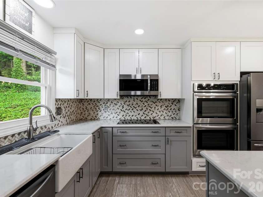 421 Comet Drive, Hendersonville, NC 28791.  MLS# CAR4390934, YatesRealty ID 34016. Kitchen