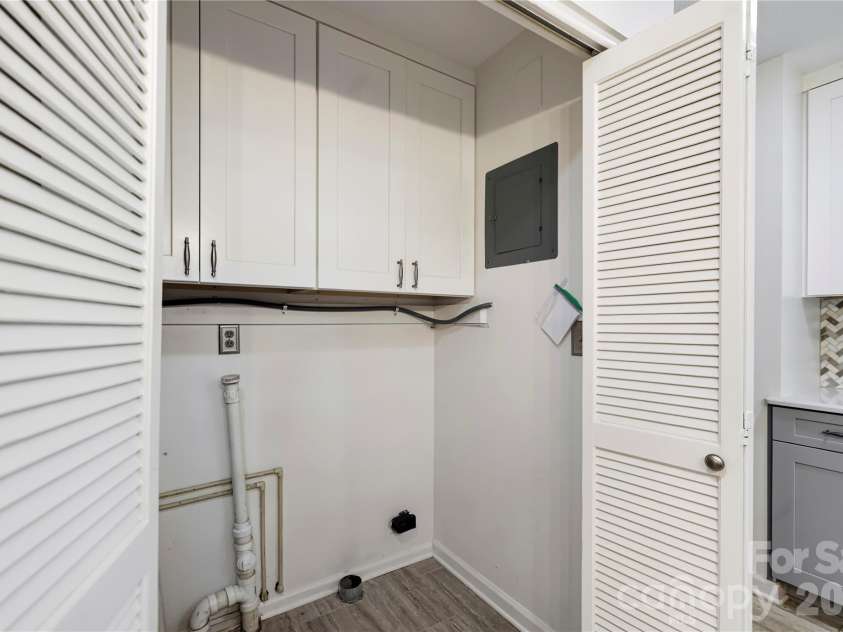 421 Comet Drive, Hendersonville, NC 28791.  MLS# CAR4390934, YatesRealty ID 34016. Laundry off the kitchen