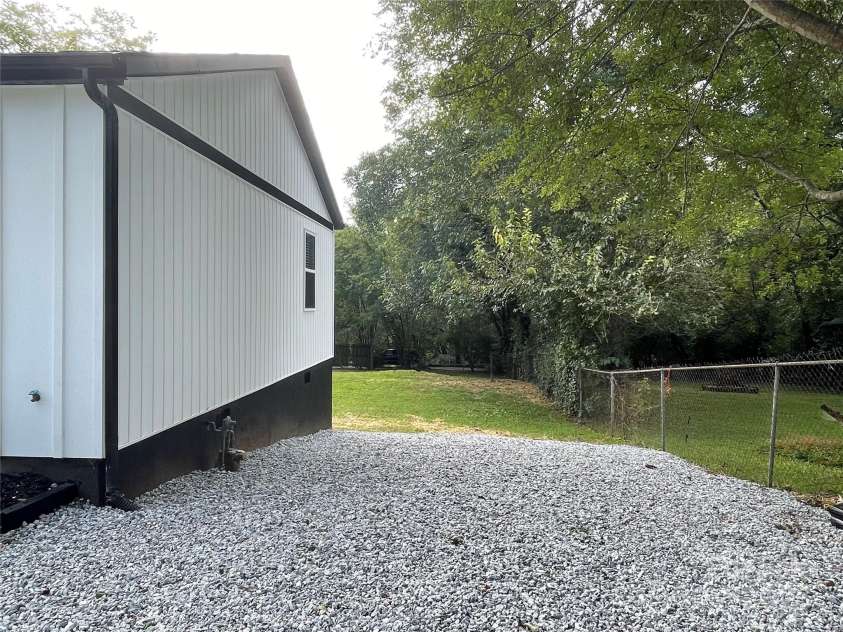 210 River Drive, Gaffney, SC 29340.  MLS# CAR4290099, YatesRealty ID 34017. 
