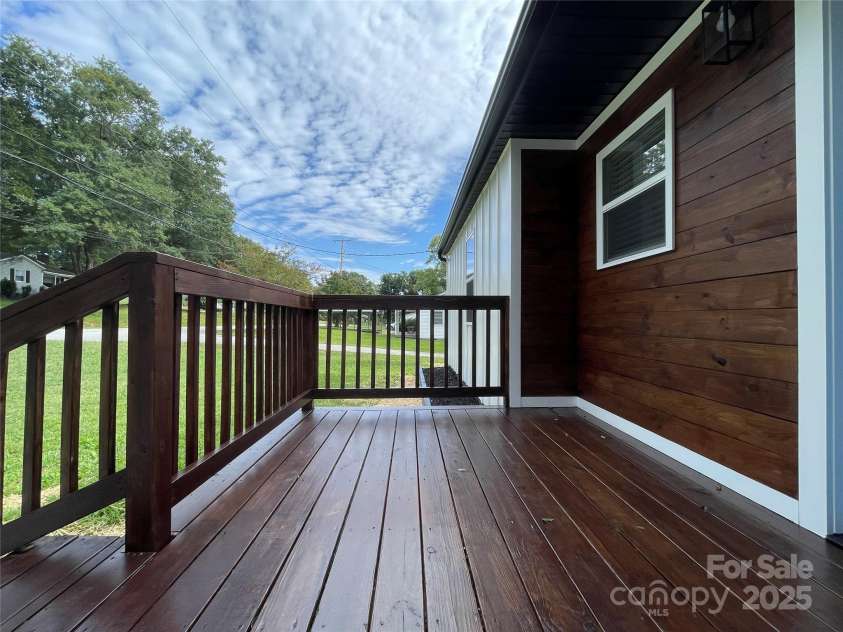 210 River Drive, Gaffney, SC 29340.  MLS# CAR4290099, YatesRealty ID 34017. 