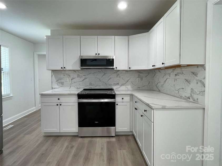 210 River Drive, Gaffney, SC 29340.  MLS# CAR4290099, YatesRealty ID 34017. 