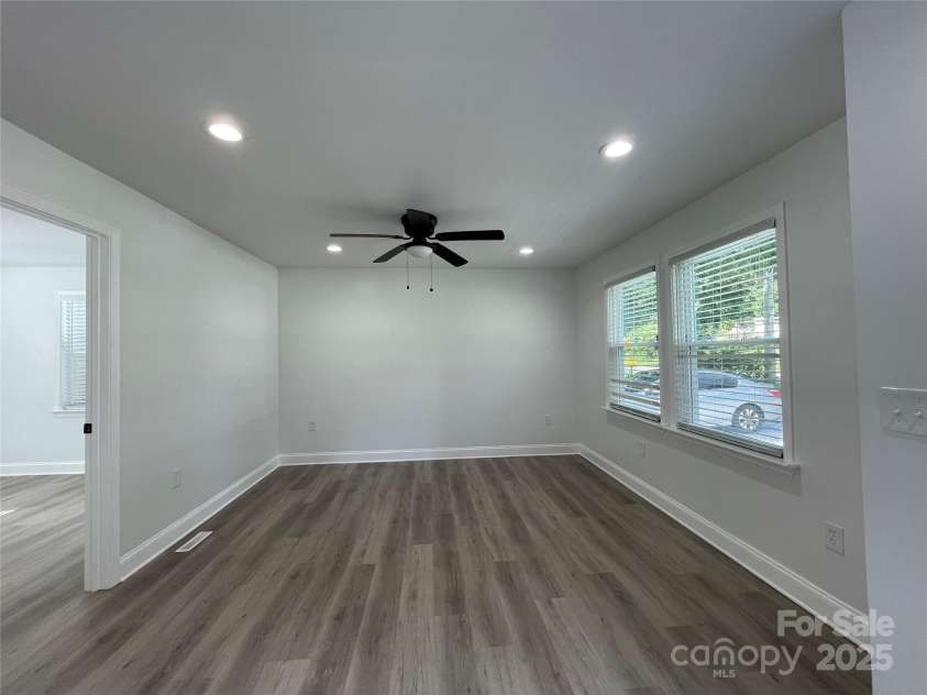 210 River Drive, Gaffney, SC 29340.  MLS# CAR4290099, YatesRealty ID 34017. 