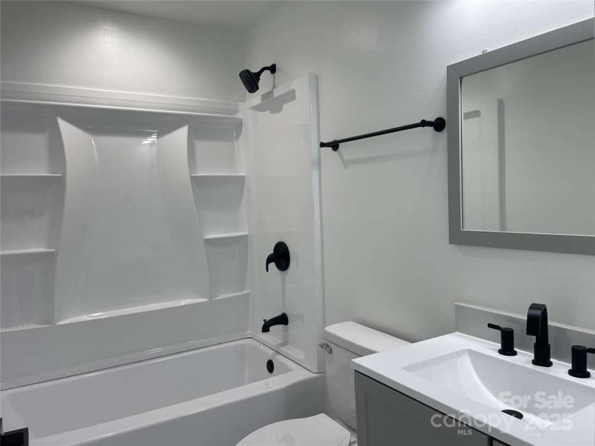 210 River Drive, Gaffney, SC 29340.  MLS# CAR4290099, YatesRealty ID 34017. 