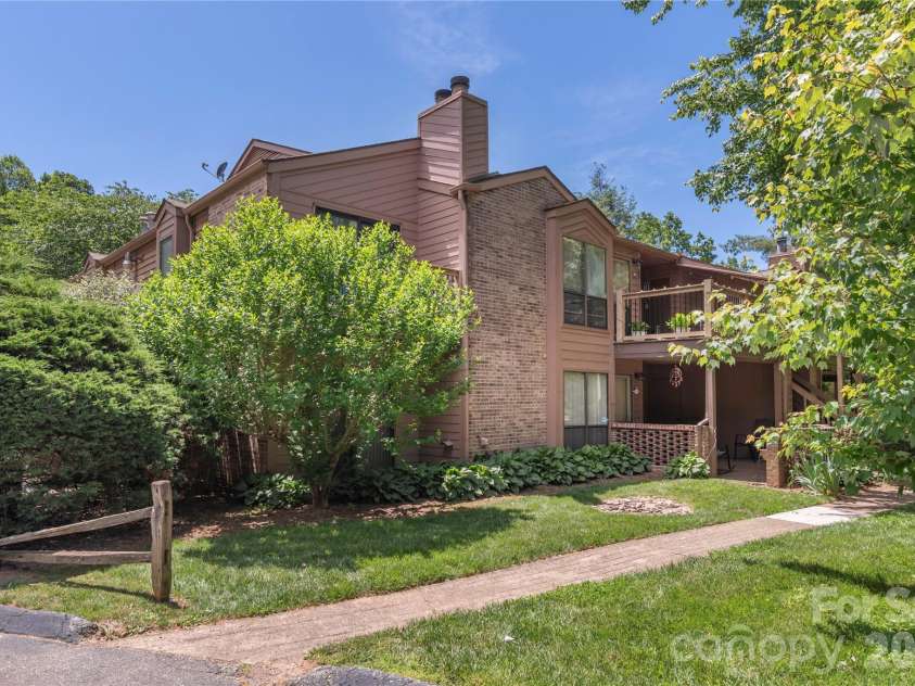 33 Ravencroft Lane, Asheville, NC 28803.  MLS# CAR4395761, YatesRealty ID 34017. Corner View - Lower level