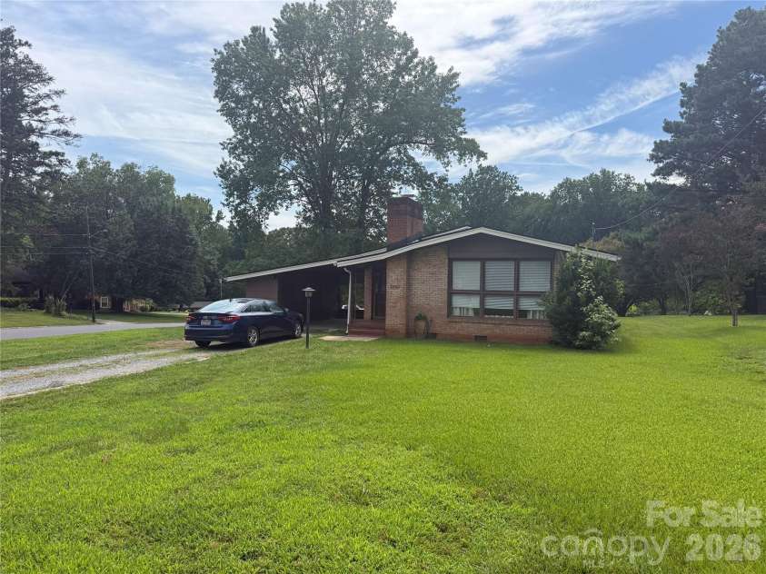 3930 Fircrest Drive, Charlotte, NC 28217.  MLS# CAR4397483, YatesRealty ID 34018. 