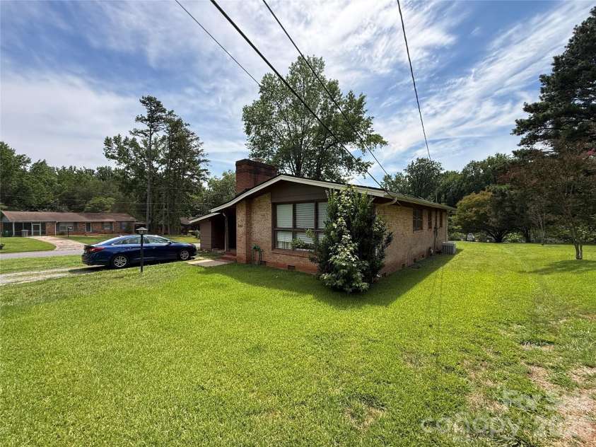 3930 Fircrest Drive, Charlotte, NC 28217.  MLS# CAR4397483, YatesRealty ID 34018. 