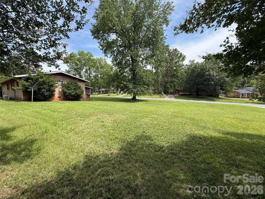 3930 Fircrest Drive, Charlotte, NC 28217.  MLS# CAR4397483, YatesRealty ID 34018. 