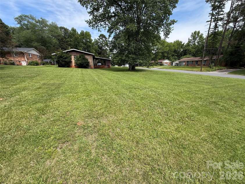 3930 Fircrest Drive, Charlotte, NC 28217.  MLS# CAR4397483, YatesRealty ID 34018. 