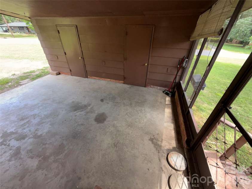 3930 Fircrest Drive, Charlotte, NC 28217.  MLS# CAR4397483, YatesRealty ID 34018. 