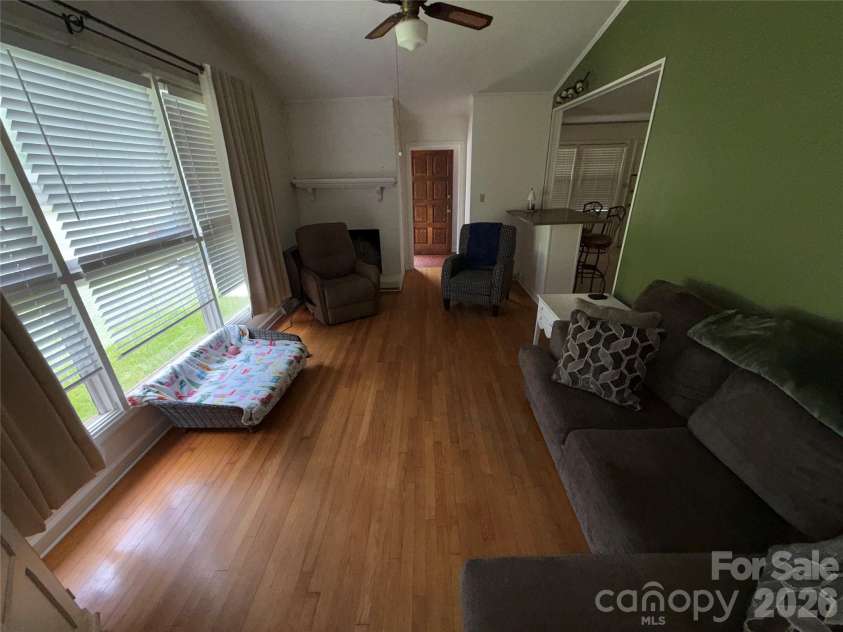 3930 Fircrest Drive, Charlotte, NC 28217.  MLS# CAR4397483, YatesRealty ID 34018. 