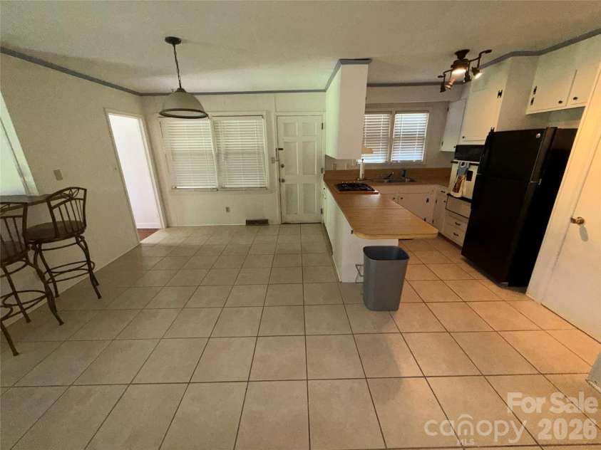 3930 Fircrest Drive, Charlotte, NC 28217.  MLS# CAR4397483, YatesRealty ID 34018. 