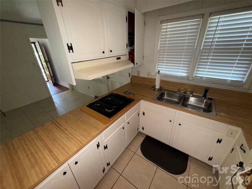 3930 Fircrest Drive, Charlotte, NC 28217.  MLS# CAR4397483, YatesRealty ID 34018. 