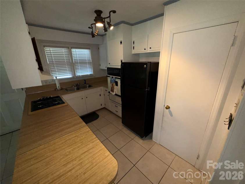 3930 Fircrest Drive, Charlotte, NC 28217.  MLS# CAR4397483, YatesRealty ID 34018. 
